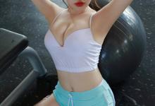 嫩模清涼出鏡寫真 展示絕技胸口托貓