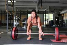 預產期還有5天，她還在健身房硬拉！