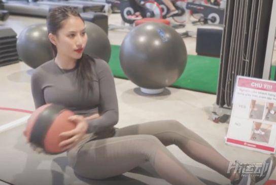 國外熱愛健身普通大眾女孩，如今擁有不輸模特的好身材