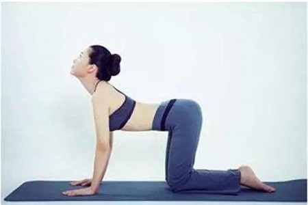 瘦腿、瘦腰的瑜伽動作,女性堅持每日練習早日變苗條-易網<a href=http://www.gyfww.com/ target=_blank class=infotextkey>健康養生</a>網 瘦腿、瘦腰的瑜伽動作,女性堅持每日練習早日變苗條
