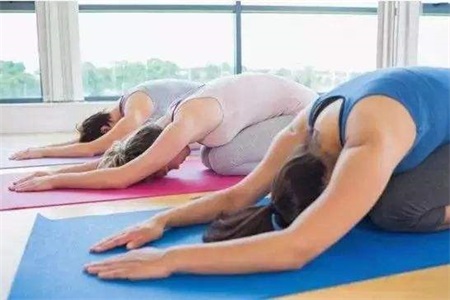 三組上班族減肥瑜伽，瘦身也能緩解工作壓力