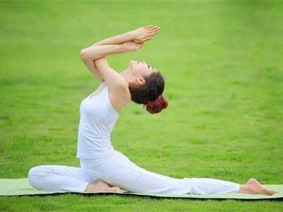 4組瑜伽動作練就明星身材，減肥瘦身瑜伽讓你大換面