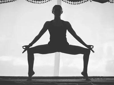 兩組有利于減肥的瑜伽動作，滿足你所有對美的追求