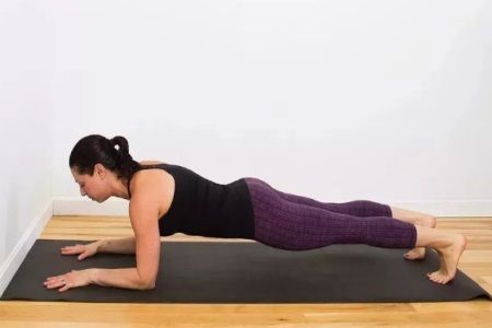 女性保持年輕的秘訣，練好瑜伽動(dòng)作中的倒立式