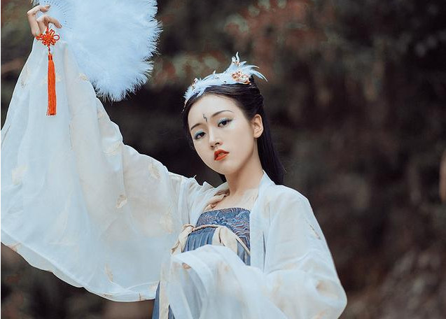 5種瑜伽式動作教程，初學入門者也能輕松搞定拉筋法