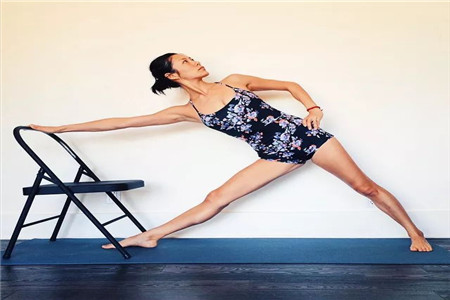 瑜伽老師的私密體式動作教程分析，打開胯部正確練習(xí)瑜伽