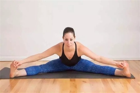 這四組瑜伽動作，可以保護(hù)女性的卵巢和子宮，改善腰酸背痛