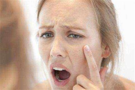 女性護膚不僅僅需要護膚品來保養(yǎng),練好這些瑜伽動作更有效-易網(wǎng)健康<a href=http://www.gyfww.com/jkys/ target=_blank class=infotextkey>養(yǎng)生</a>網(wǎng) 女性護膚不僅僅需要護膚品來保養(yǎng),練好這些瑜伽動作更有效