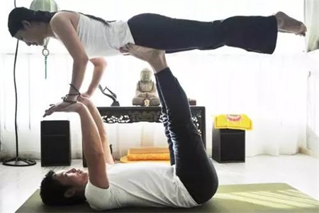 同房姿勢(shì)108種，雙人瑜伽換個(gè)姿勢(shì)愛帶給你不一樣的感受