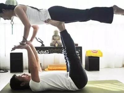 同房姿勢108種，雙人瑜伽換個姿勢愛帶給你不一樣的感受