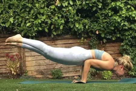 同房姿勢108種，女性練習這些瑜伽動作在性愛中更加迷人