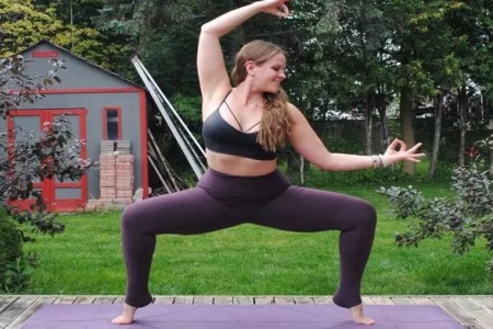 同房姿勢108種，女生練好這三個瑜伽動作還能瘦腿