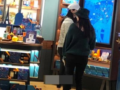 奚夢瑤產(chǎn)后首現(xiàn)身 身材恢復(fù)超級好離不開產(chǎn)后瑜伽修復(fù)動作