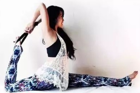 瑜伽初入門教學視頻 適合初學者懶人在家也能練