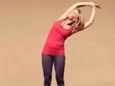 瑜伽初入門教學(xué)視頻，詳細(xì)分解拜日式瑜伽動(dòng)作以及圖片