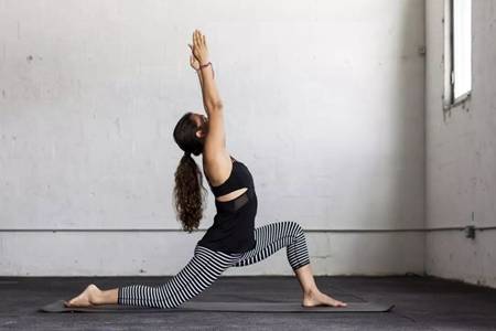 痛經怎么緩解?三組瑜伽出入門教學視頻告別痛經的困擾-易網<a href=http://www.gyfww.com/ target=_blank class=infotextkey>健康養生</a>網 痛經怎么緩解?三組瑜伽出入門教學視頻告別痛經的困擾