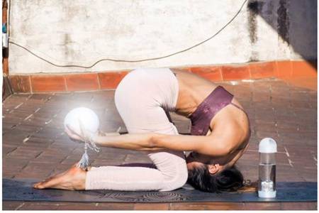 五個瑜伽初入門基本功最簡單動作，在家自學瑜伽的動作教程