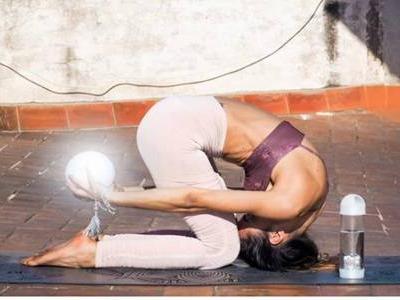 五個(gè)瑜伽初入門基本功最簡單動(dòng)作，在家自學(xué)瑜伽的動(dòng)作教程