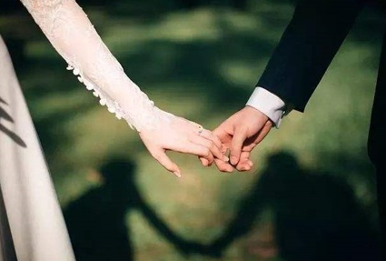 夏季泡腳減肥方法是什么-易網健康<a href=http://www.gyfww.com/jkys/ target=_blank class=infotextkey>養生</a>網 夏季泡腳減肥方法是什么