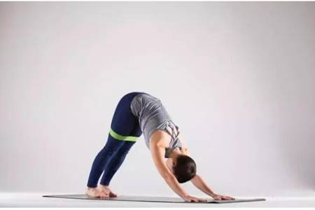 簡單瘦腿瑜伽動作，六個初入門體式幫你瘦出漫畫腿