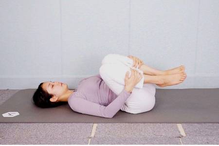 簡單瘦腿瑜伽動作，六個初入門體式幫你瘦出漫畫腿