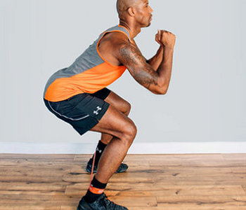 男生深蹲正確姿勢(shì)有哪些 介紹三個(gè)深蹲的姿勢(shì)