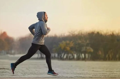 步行速度一般是多少-易網(wǎng)健康<a href=http://www.gyfww.com/jkys/ target=_blank class=infotextkey>養(yǎng)生</a>網(wǎng) 步行速度一般是多少