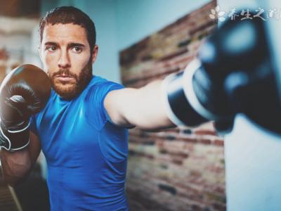 跳廣場(chǎng)舞胯怎么扭