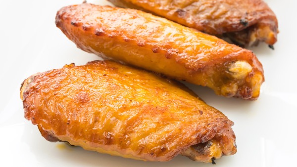 吃雞肉真的能夠減肥嗎?雞肉的3個(gè)誤區(qū)-易網(wǎng)<a href=http://www.gyfww.com/ target=_blank class=infotextkey>健康養(yǎng)生</a>網(wǎng) 吃雞肉真的能夠減肥嗎?雞肉的3個(gè)誤區(qū)