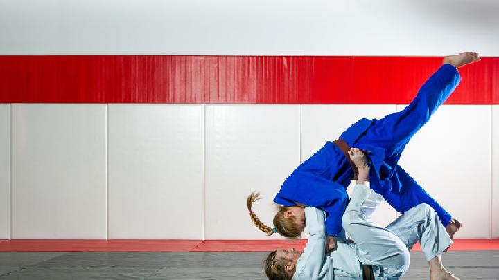 誘發(fā)面部浮腫的原因有哪些 7個(gè)原因容易導(dǎo)致面部發(fā)生浮腫