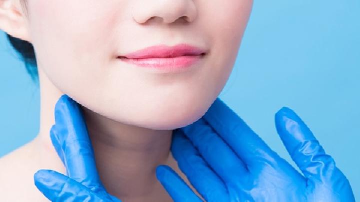 突然臉部浮腫要怎么消除 3個按摩消浮腫的方法學起來