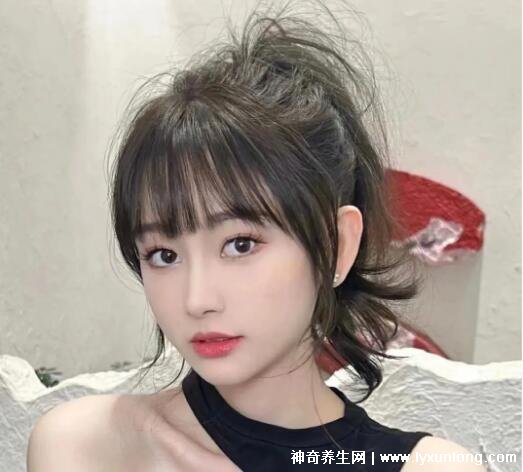 圓臉適合什么發(fā)型女圖片，八字劉海長卷發(fā)又仙又美(洋氣減齡)