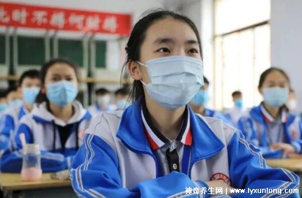 初中生可以一天抹一遍水乳嗎，不建議/清潔和防曬更重要