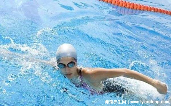 游泳對身體有什么好處和壞處，增強抵抗力/減肥(誘發眼耳部疾病)