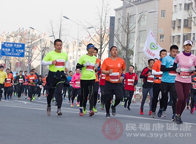 跑馬拉松真的很傷膝蓋嗎 如何避免呢