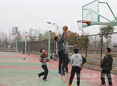 堅持運動的人和從不運動的人相比差距有哪些 很多人后悔了-易網健康養生網 堅持運動的人和從不運動的人相比差距有哪些 很多人后悔了