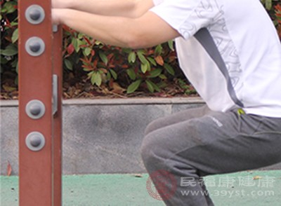 睡覺前堅(jiān)持深蹲50次身體會(huì)有什么樣的收獲 男女都應(yīng)該一試