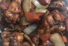 ?胡蘿卜燒雞翅根的做法-咸鮮味燒菜譜