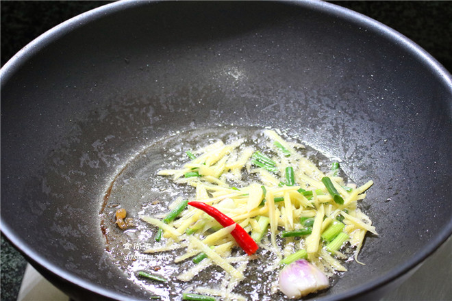 酥炸黃花魚的做法-家常味炸菜譜