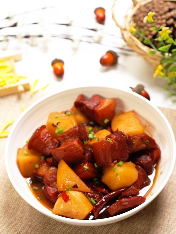 紅燒肉燉土豆的做法-家常味燒菜譜