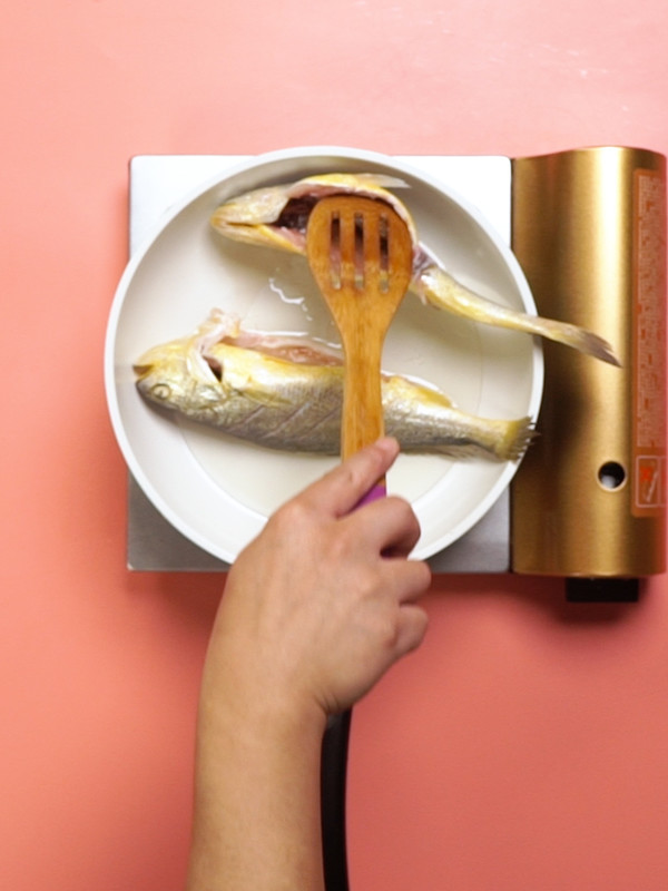 紅燒小黃魚的做法-家常味燒菜譜