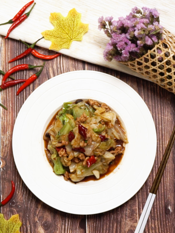 醬爆洋白菜的做法-家常味燒菜譜