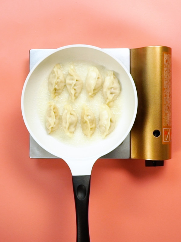 煎餃的做法-家常味煎菜譜 煎餃的做法-家常味煎菜譜