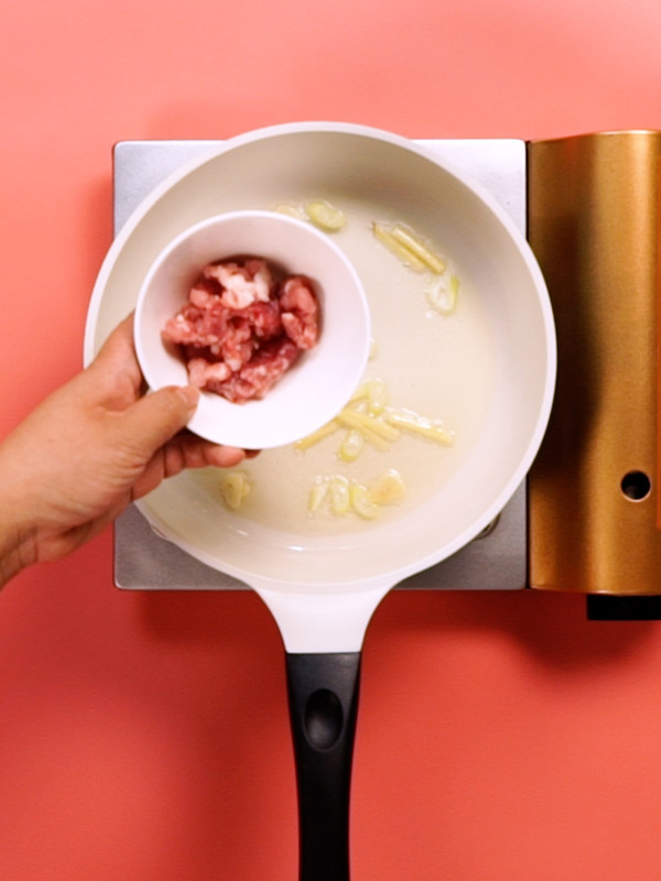 老干媽炒香干的做法-家常味炒菜譜