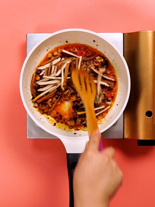 老干媽炒香干的做法-家常味炒菜譜