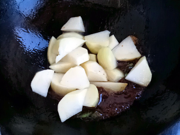 土豆燉蘿卜的做法-家常味燉菜譜