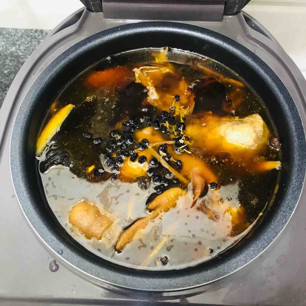 黑枸杞養生雞湯的做法-家常味煲菜譜