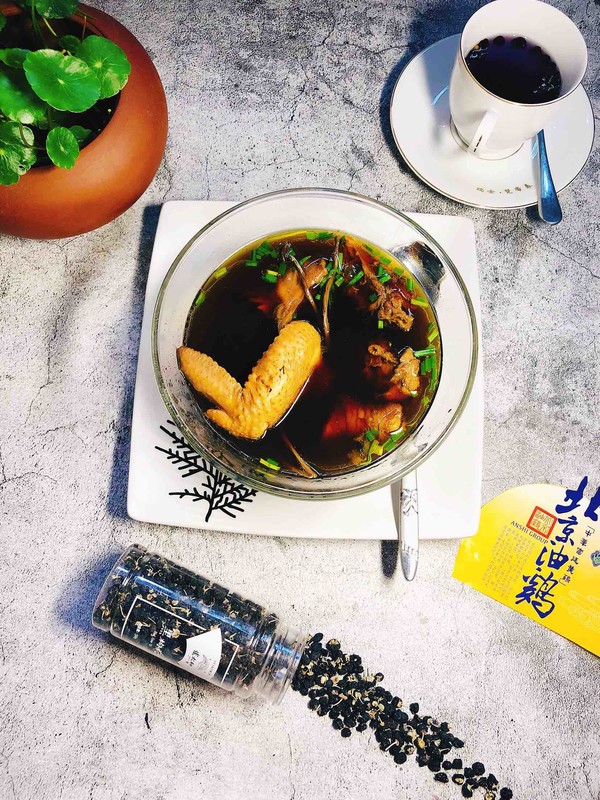 黑枸杞養生雞湯的做法-家常味煲菜譜