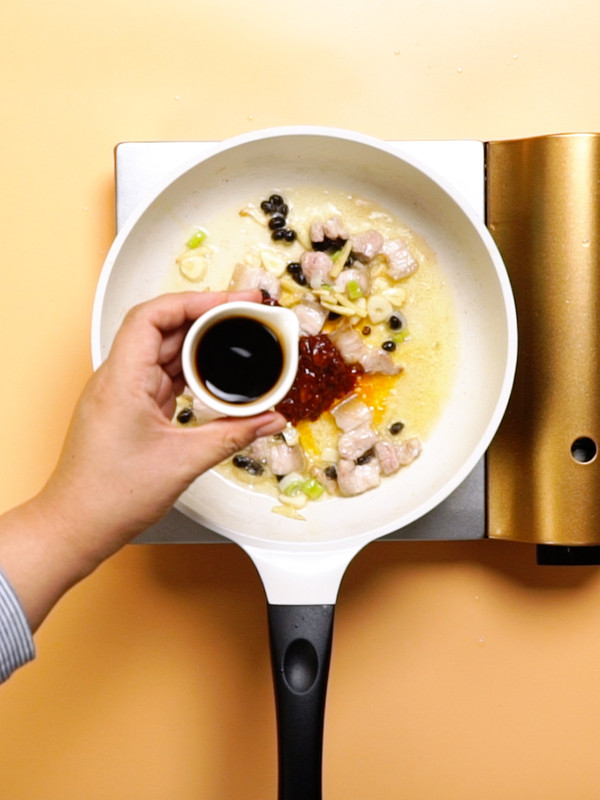 蒜苗回鍋肉的做法-家常味炒菜譜