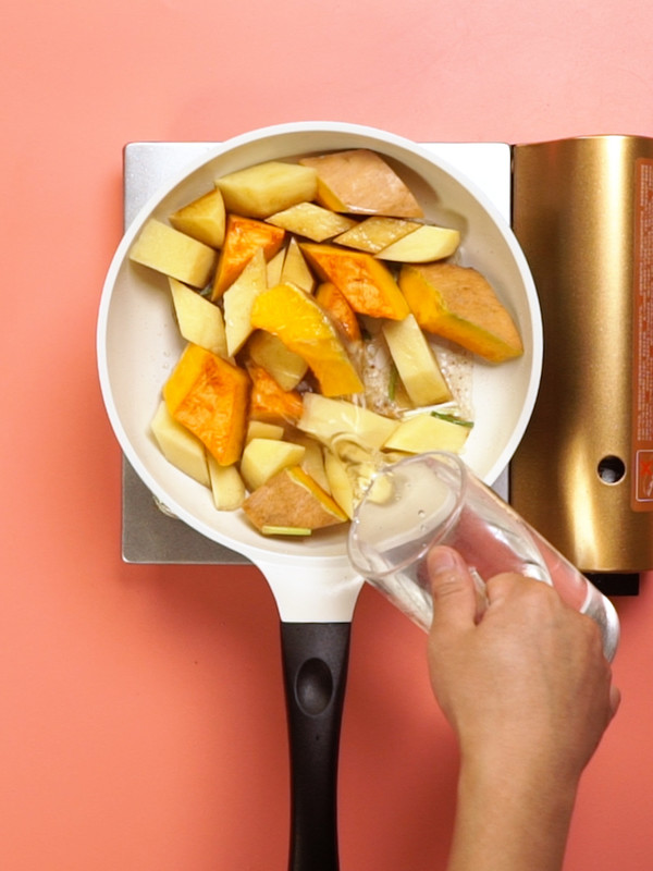 南瓜燉土豆的做法-家常味燉菜譜